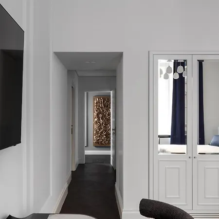 Golden House Vatican - Rienzo Konukevi