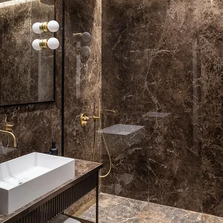 Golden House Vatican - Rienzo Konukevi